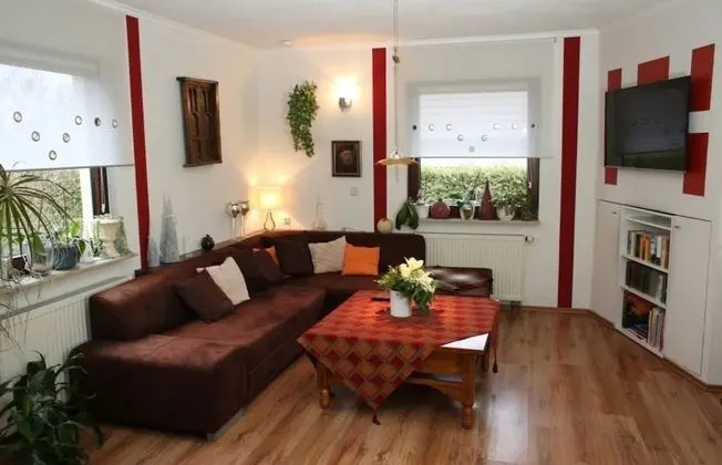 Apart Daire, 1 Büyük (Queen) Boy Yatak ve Çekyat (Logis 2)