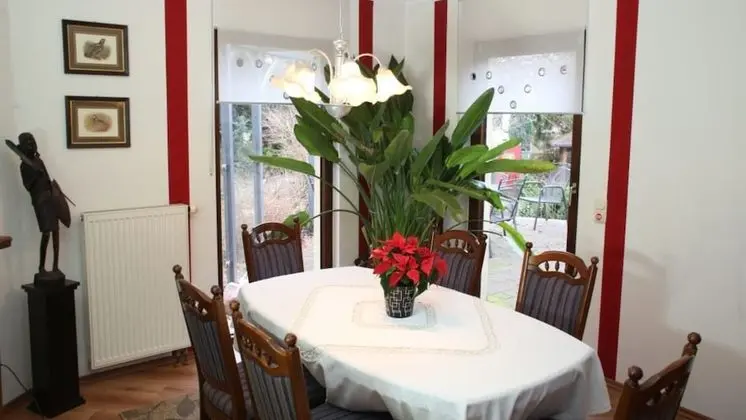 Apart Daire, 1 Büyük (Queen) Boy Yatak ve Çekyat (Logis 2)