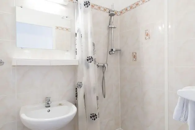 Tek Büyük Yataklı Oda