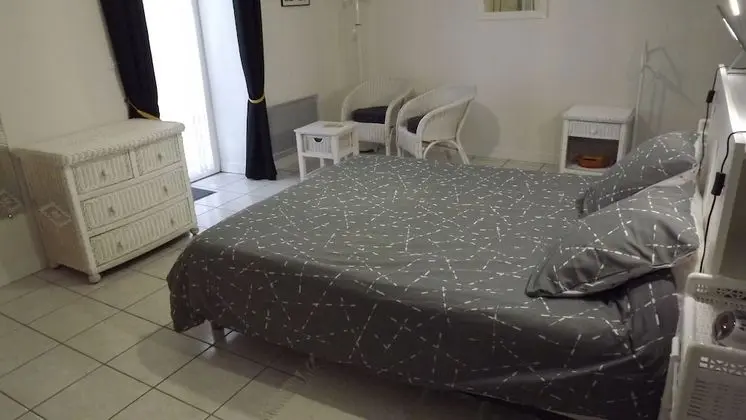 Tek Büyük Yataklı Oda (Coquelicot)