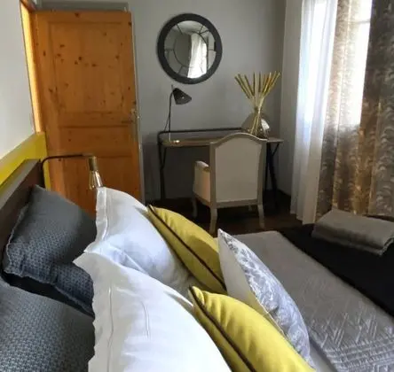 Dört Kişilik Oda, Ortak Banyo, Bahçe Manzaralı