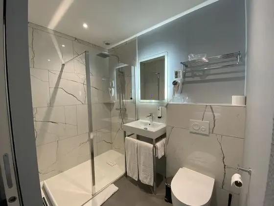 Standard Tek Büyük Yataklı Oda