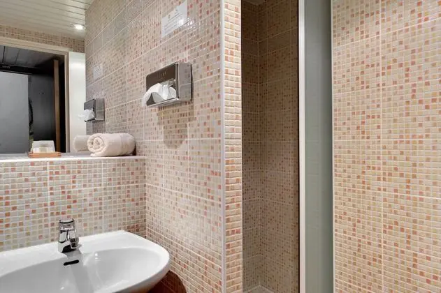 Comfort Tek Büyük Yataklı Oda (Shower)