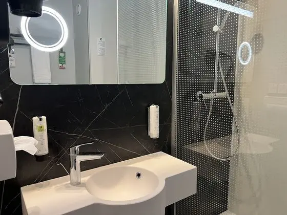 Premium Tek Büyük Yataklı Oda
