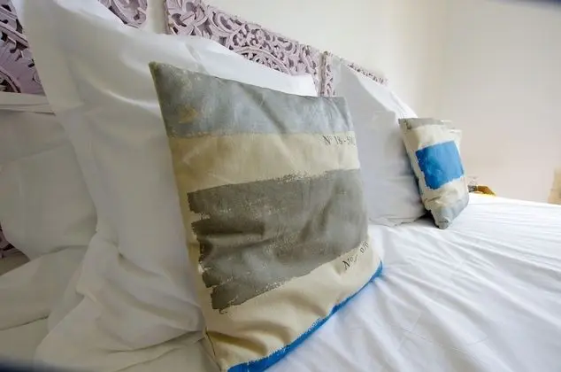 Traditional Tek Büyük veya İki Ayrı Yataklı Oda (Santorin)