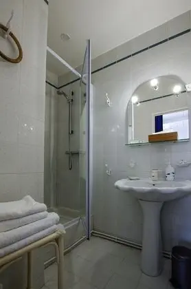 Traditional Tek Büyük veya İki Ayrı Yataklı Oda (Santorin)