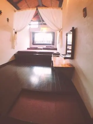 İki Ayrı Yataklı Oda, Ortak Banyo