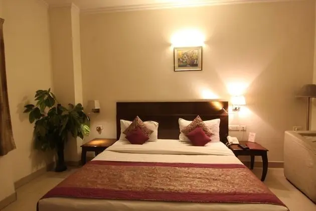 Deluxe Tek Büyük Yataklı Oda, 1 Yatak Odası, Engellilere Uygun, Sigara İçilebilir
