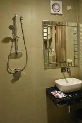 Deluxe Tek Büyük Yataklı Oda, 1 Yatak Odası, Engellilere Uygun, Sigara İçilebilir
