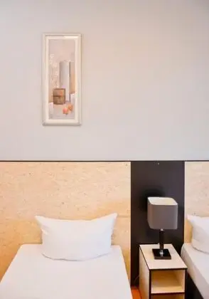 Tek Büyük veya İki Ayrı Yataklı Oda, Ortak Banyo