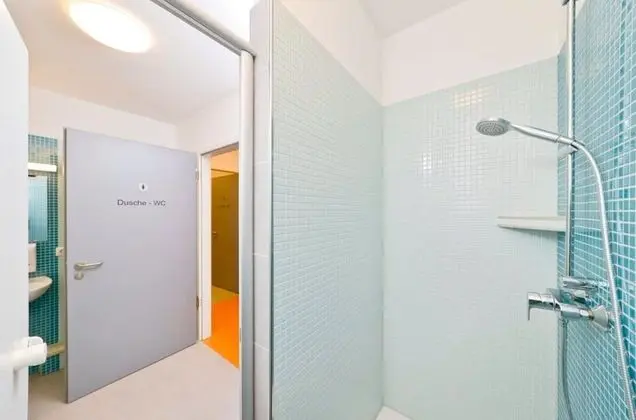 Tek Büyük veya İki Ayrı Yataklı Oda, Ortak Banyo