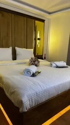 Deluxe Oda, Sokak Manzaralı, Büyük Yataklı