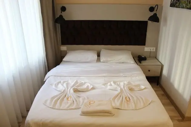 Standard Tek Büyük Yataklı Oda
