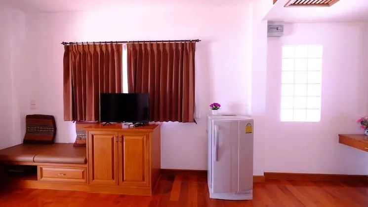 Deluxe Beach Front (A/C)