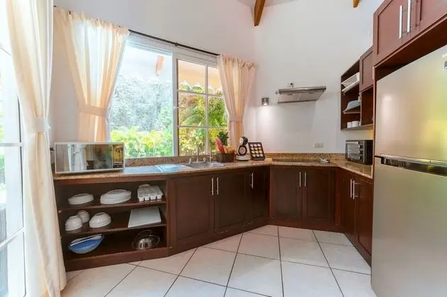 Villa con piscina privada ( 1 Queen + 2 twins)