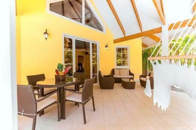 Villa con piscina privada ( 1 Queen + 2 twins)
