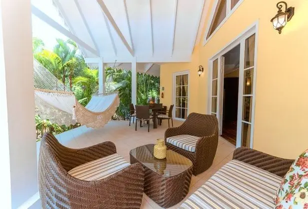 Villa con piscina privada ( 1 Queen + 2 twins)