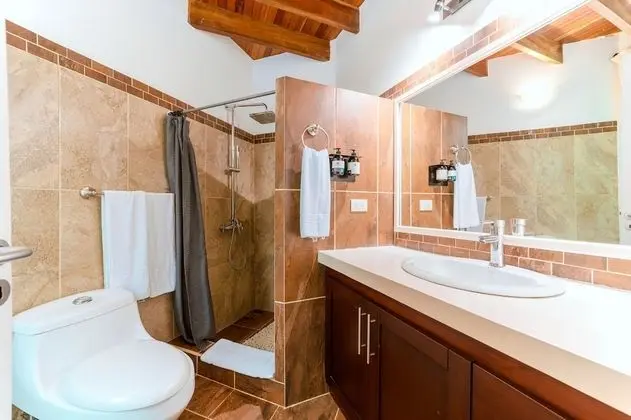 Villa con piscina privada ( 1 Queen + 2 twins)