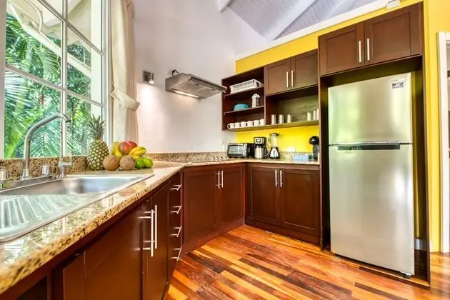 Villa con piscina privada ( 1 Queen + 2 twins)