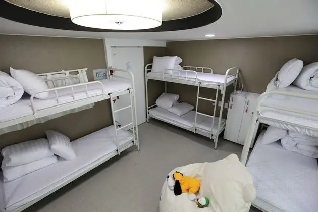 Dormitory 8 Person Male