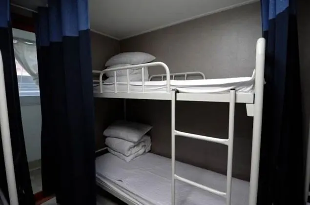 Dormitory 8 Person Male