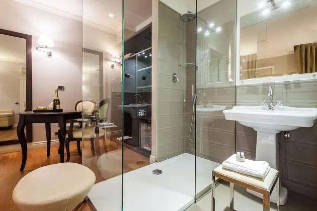 Superior Tek Büyük veya İki Ayrı Yataklı Oda