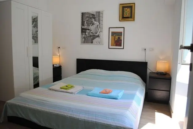 City Tek Büyük Yataklı Oda