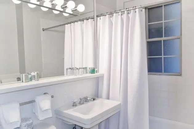Deluxe Tek Büyük Yataklı Oda, 2 Çift Kişilik Yatak