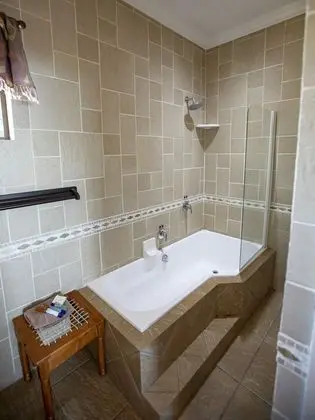 Tek Büyük Yataklı Oda (Upstairs )