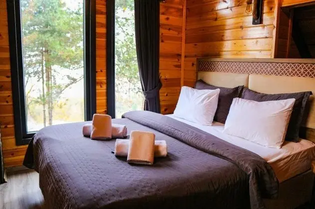 Bungalow, Göl Manzaralı, Isıtmalı Özel Havuzlu