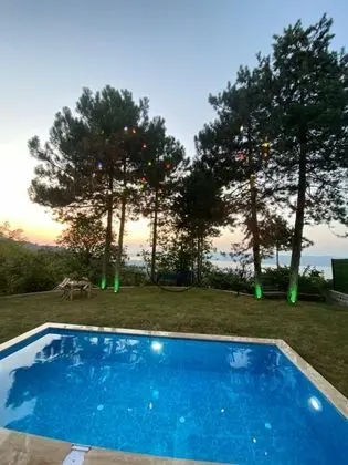 Bungalow, Göl Manzaralı, Isıtmalı Özel Havuzlu