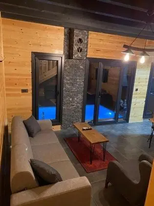Bungalow, Göl Manzaralı, Isıtmalı Özel Havuzlu