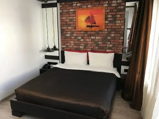 Standard Tek Büyük Yataklı Oda