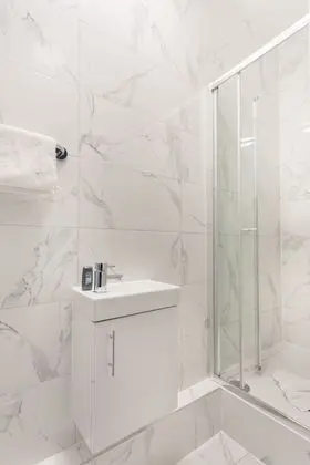 Tek Büyük Yataklı Oda, Banyolu/Duşlu (3)