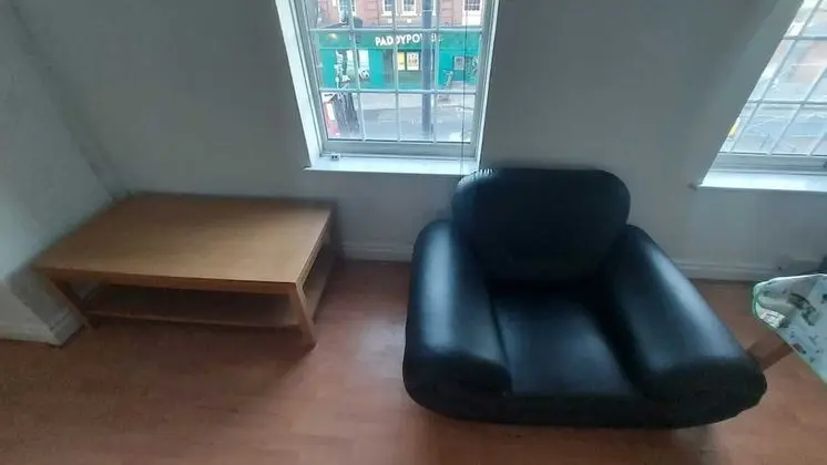 Standard Tek Büyük Yataklı Oda, Ortak Banyo (Spacious and Bright )