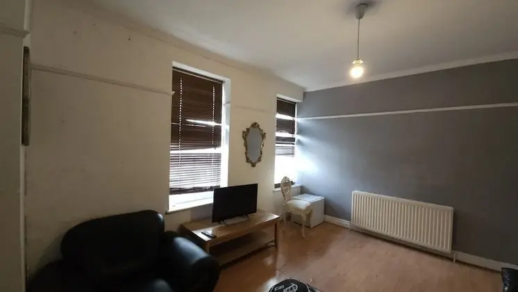 Standard Tek Büyük Yataklı Oda, Ortak Banyo (Spacious and Bright )