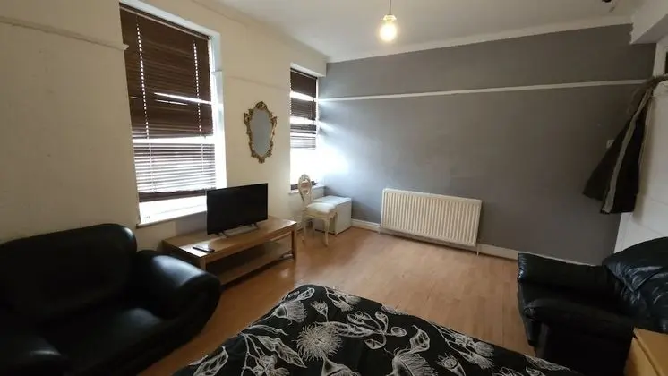 Standard Tek Büyük Yataklı Oda, Ortak Banyo (Spacious and Bright )