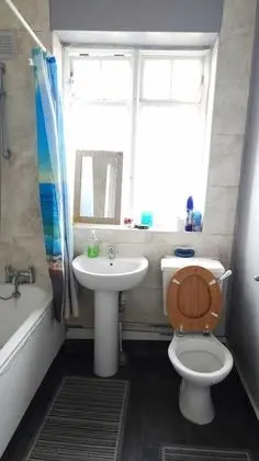 Tek Kişilik Oda, Ortak Banyo (Large )