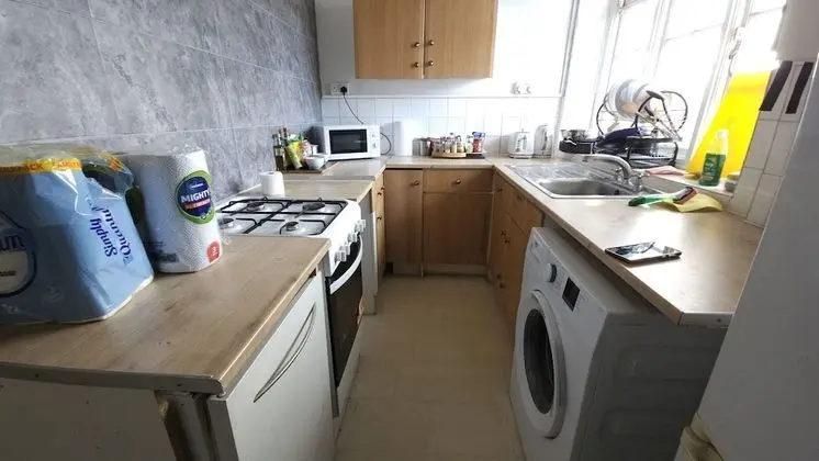 Tek Kişilik Oda, Ortak Banyo (Large )