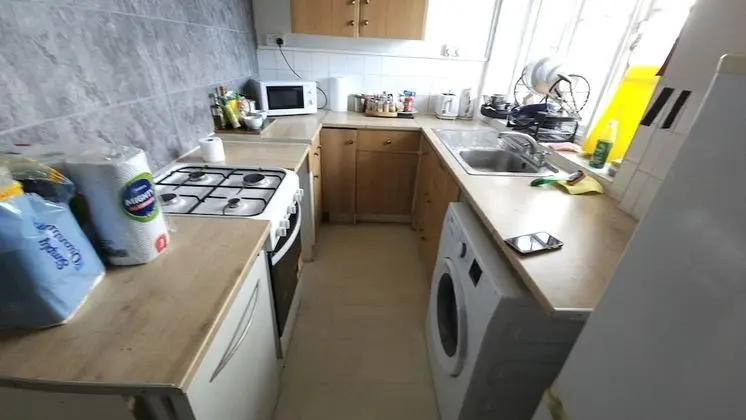 Tek Kişilik Oda, Ortak Banyo (Large )