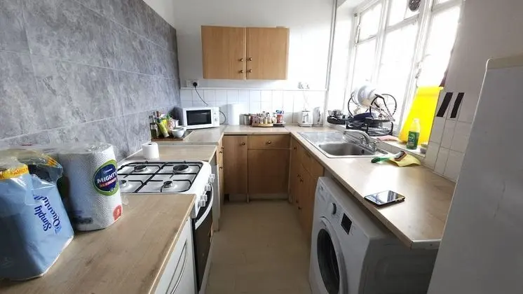 Tek Kişilik Oda, Ortak Banyo (Large )