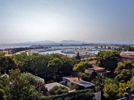 Tek Büyük veya İki Ayrı Yataklı Oda, Deniz Manzaralı