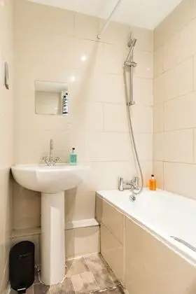 Standard Apart Daire, Özel Banyo