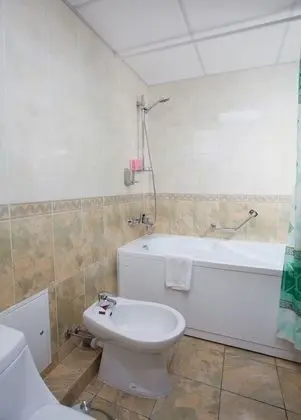 Superior Oda, Sigara İçilmez, Avlu Manzaralı