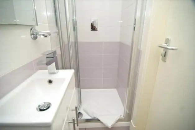 Tek Büyük Yataklı Oda, Banyolu/Duşlu