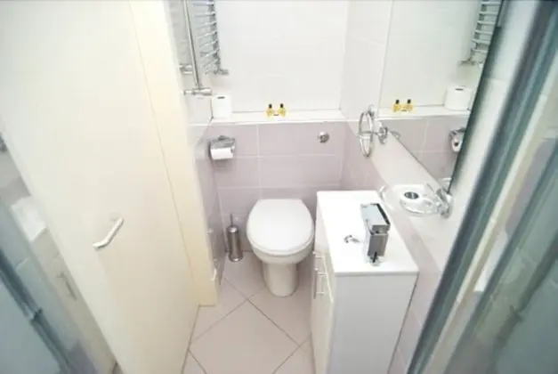 Üç Kişilik Oda, Banyolu/Duşlu