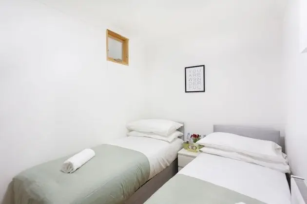 Dört Kişilik Oda, Ortak Banyo