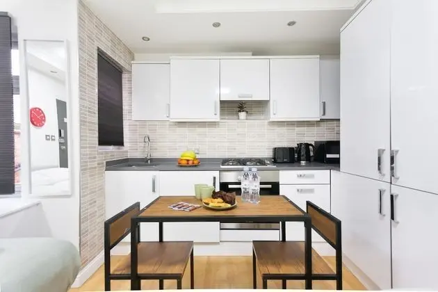 Dört Kişilik Oda, Ortak Banyo