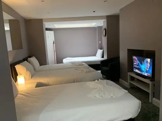 Dört Kişilik Oda, Ortak Banyo