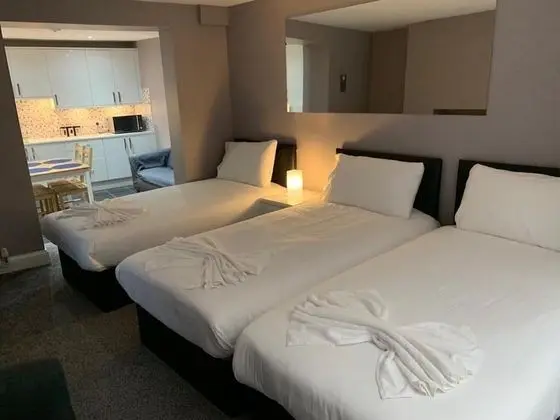 Dört Kişilik Oda, Ortak Banyo